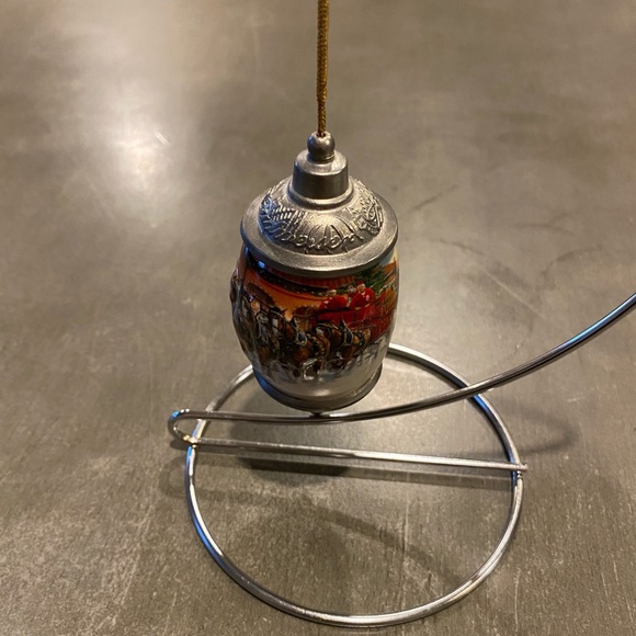 BUDWEISER 2004 CHRISTMAS ORNAMENT CERAMIC AND PEWTER - Picture 3 of 6